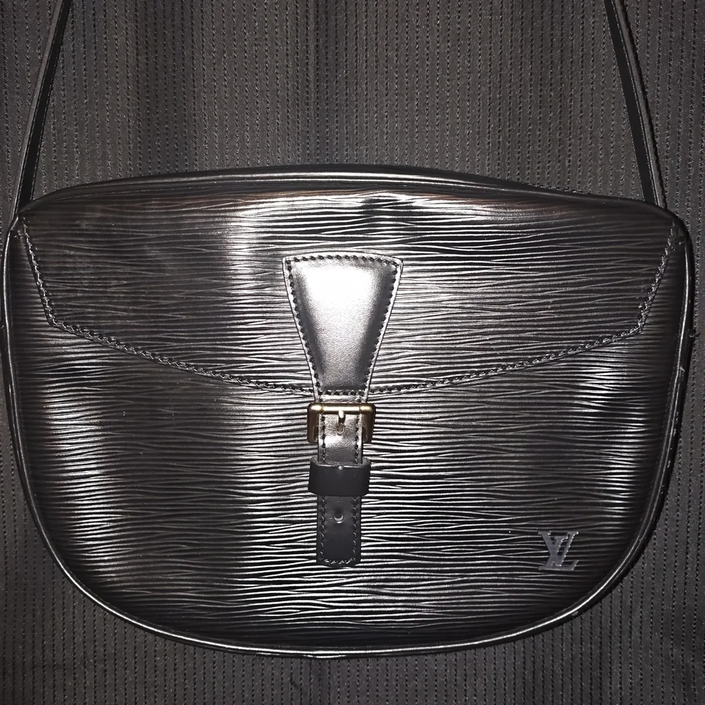 Louis Vuitton Black Epi Jeune Fille Crossbody - Picture 2 of 15